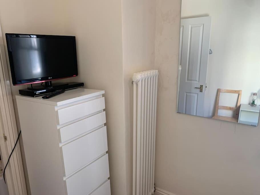 Cozy 2 Bedroom Flat In And Apartment
