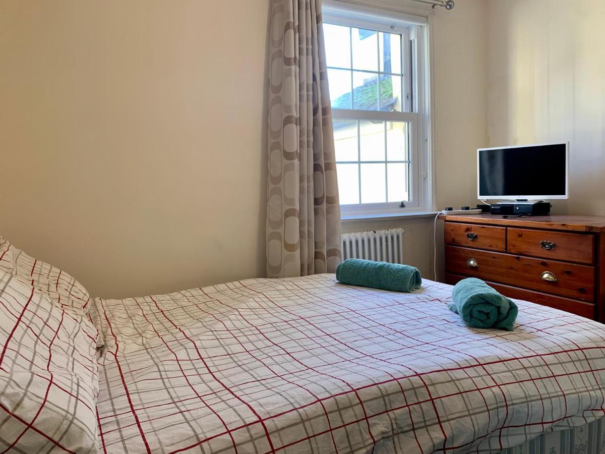 Cozy 2 Bedroom Flat In And Apartment *