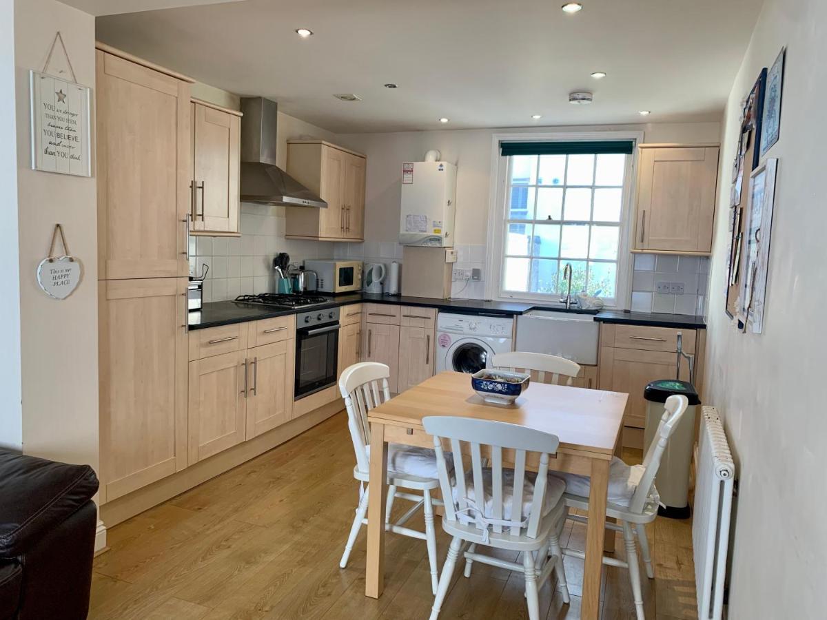 Cozy 2 Bedroom Flat In And Apartment