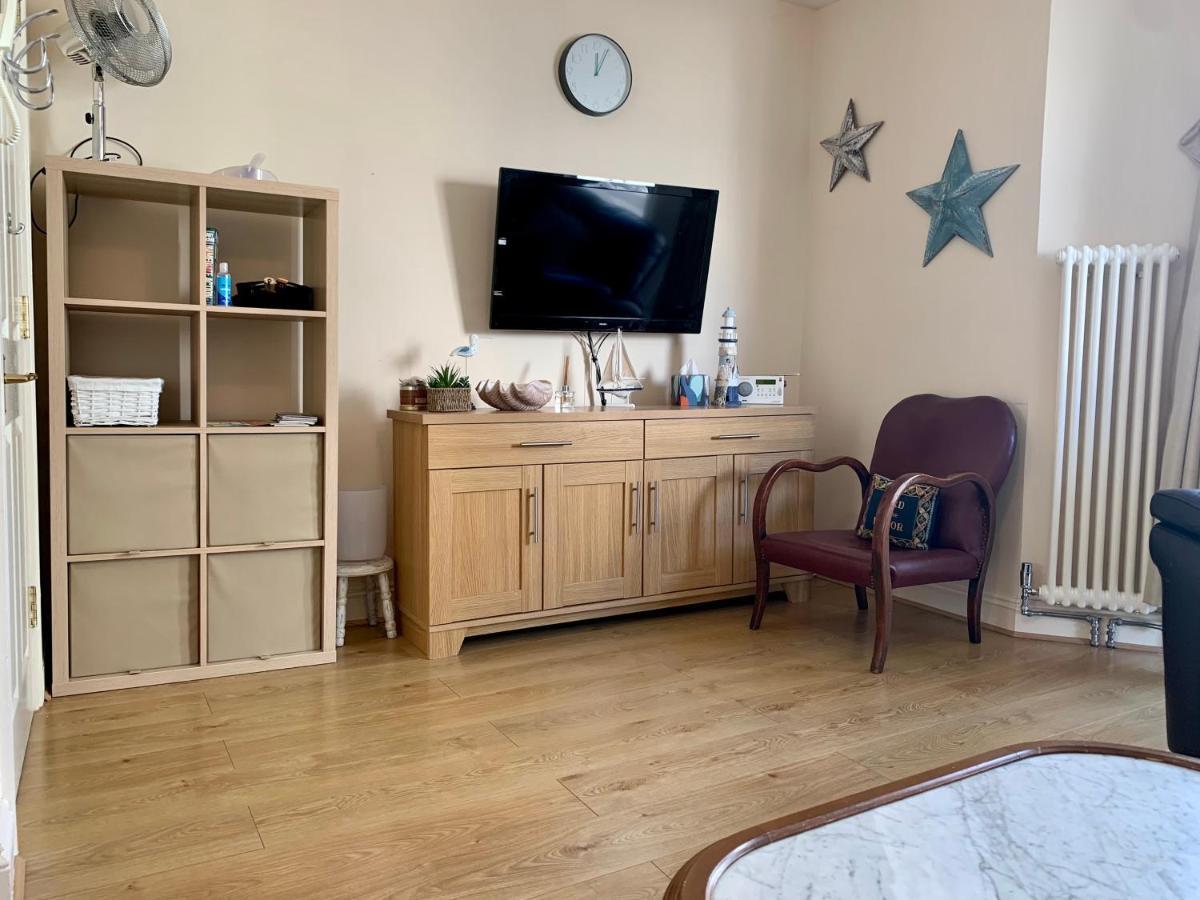 Cozy 2 Bedroom Flat In And Apartment